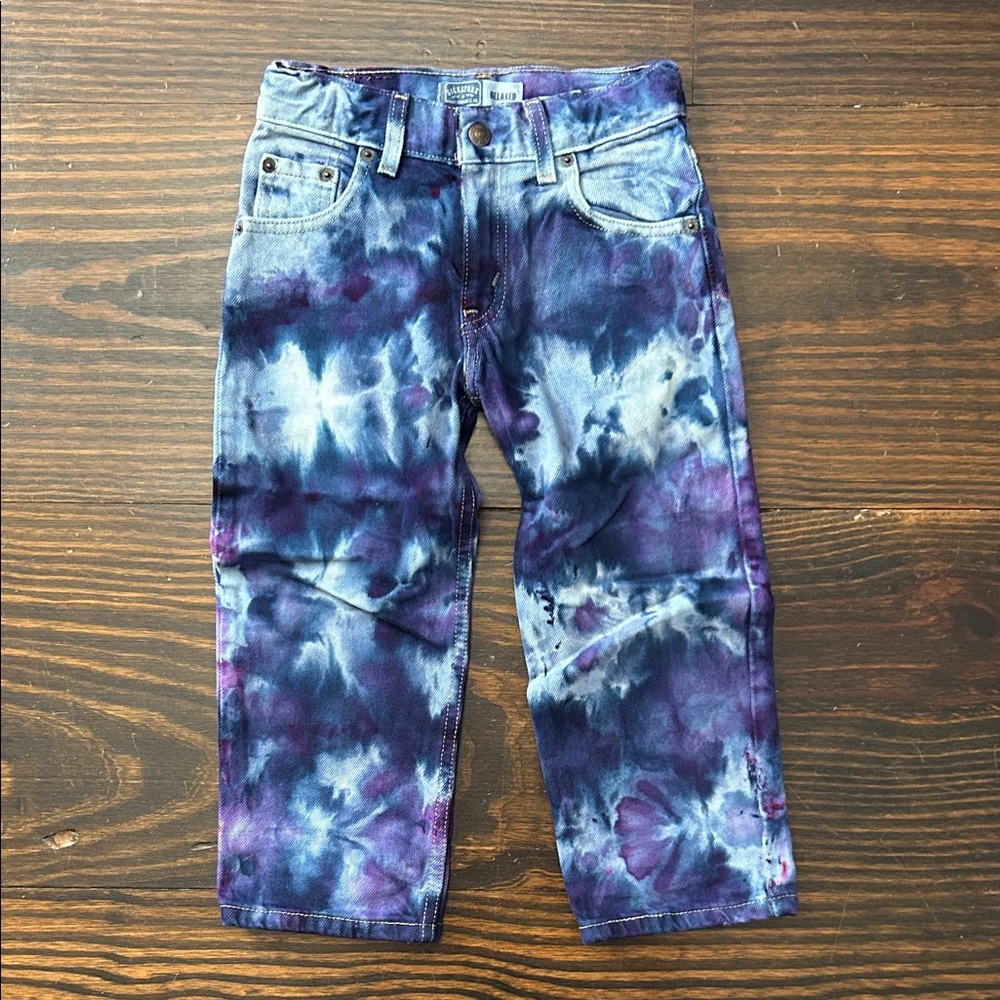 Tie-Dye Levi’s Jeans in Blue and Purple